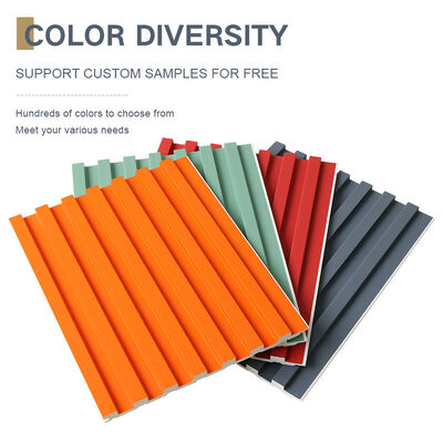 8.5 밀리미터는 어떤 페인트도 방수 처리하지 않는 플라스틱 그릴 WPC 세로홈이 형성된 벽판지를 나무로 덮습니다